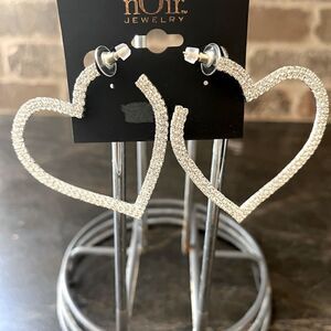 Noir Jewelry Rhinestone Heart Post Earrings. NWOT!